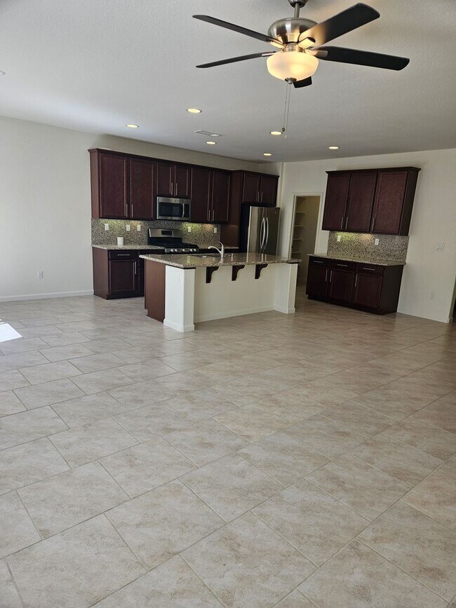 Building Photo - Pristine One Story South Reno