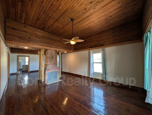 Building Photo - 5443 10th St