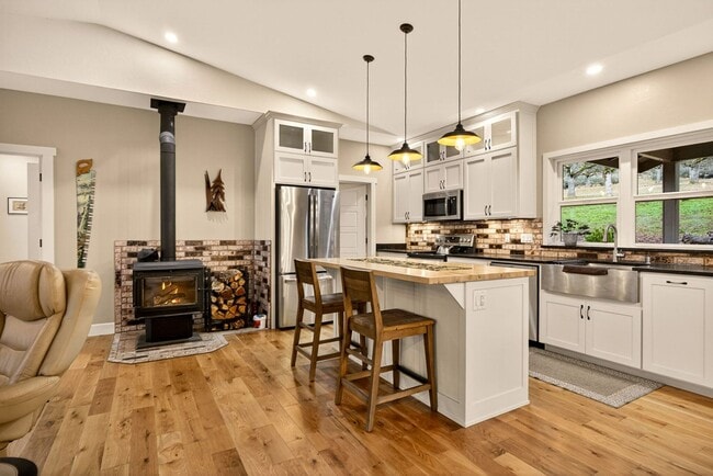 Building Photo - 860 Humbug Creek Rd