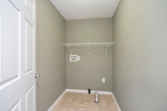 Building Photo - 3 Bed home in Carthage with large basement!