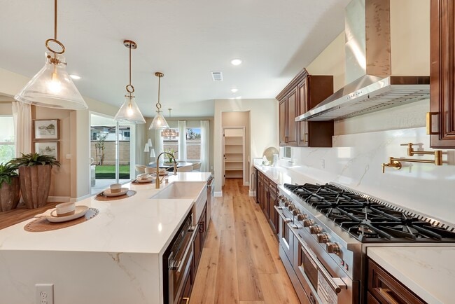 Building Photo - 137 N Un St