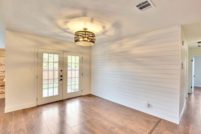 Building Photo - 7002 Skynook Dr