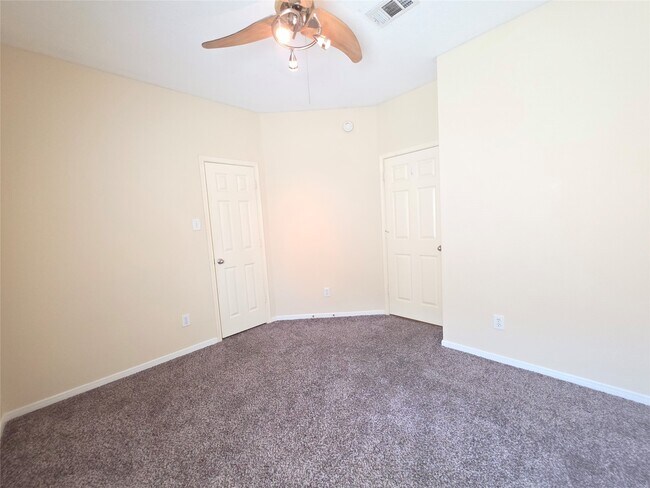 Building Photo - 9630 Green Valley Ln