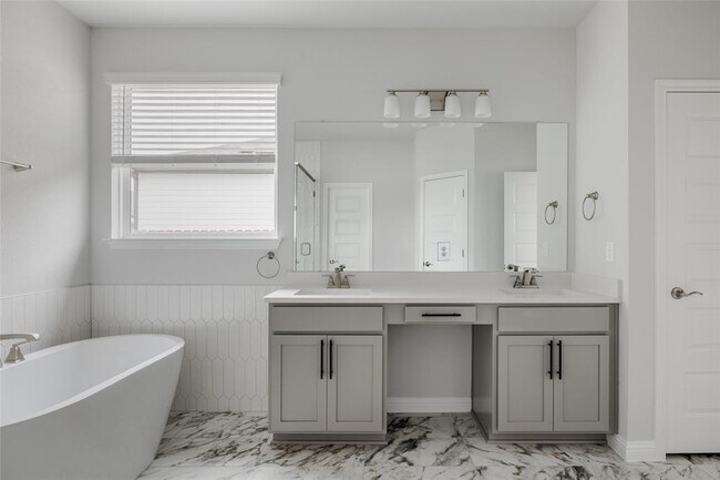 Building Photo - 8512 Dongan Dr