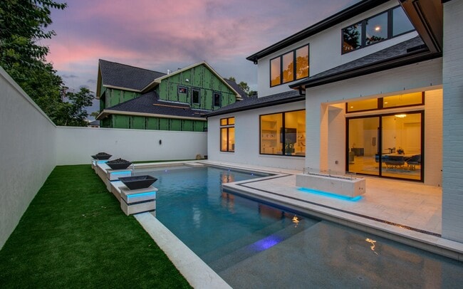 Building Photo - 13034 Memorial Dr