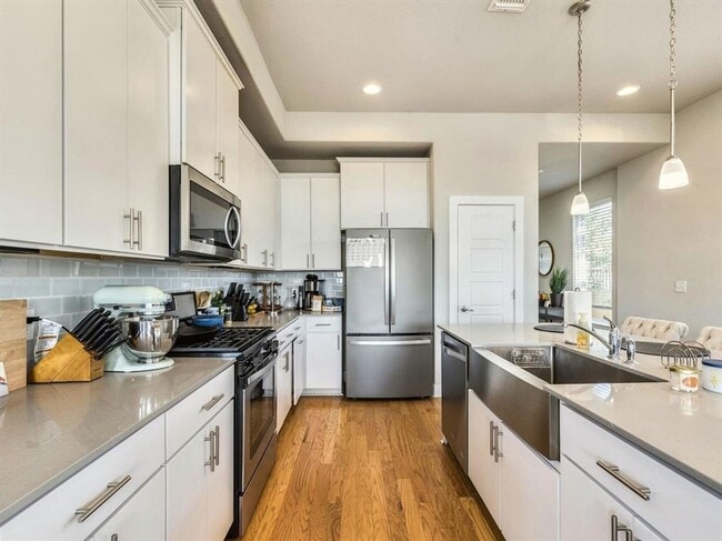 Building Photo - Inviting 4/BR 2.5/BA Home in Austin