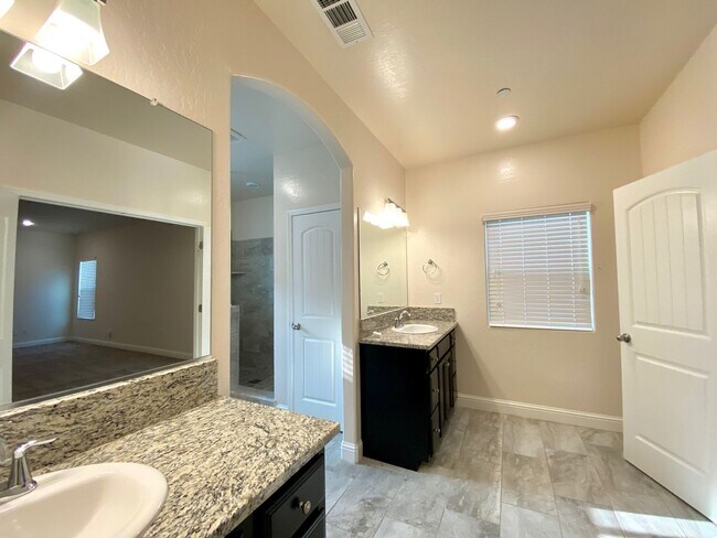 Building Photo - $3,195 Leonard & Shaw, 5 Beds - Alamos Ave...