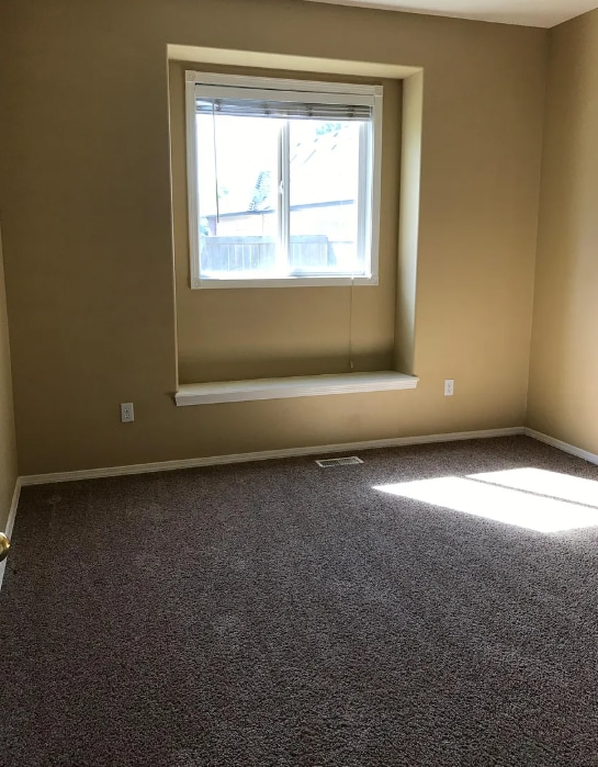 Building Photo - 2244 Hickory Wy N
