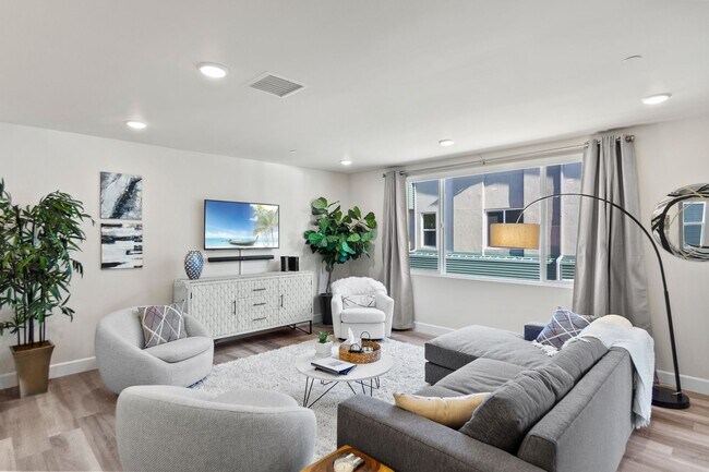 Building Photo - Available February! Upscale Carlsbad Townhome - 2 Blocks to the beach