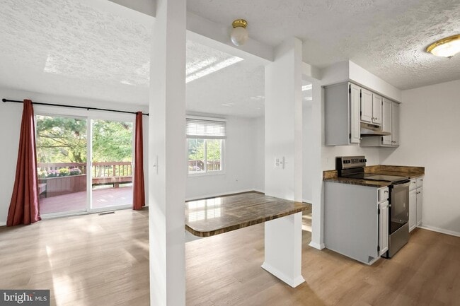 Building Photo - 2916 Bridgehampton Ct