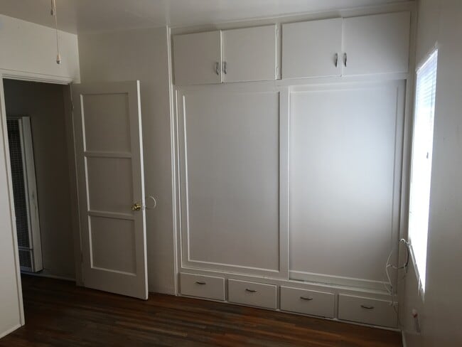 Building Photo - House