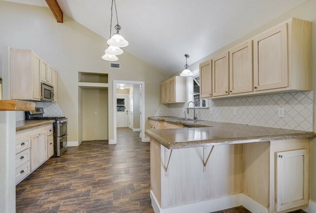 Building Photo - 441 Leaning Oak Trail