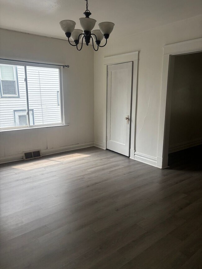 Building Photo - 814 Highland Ave