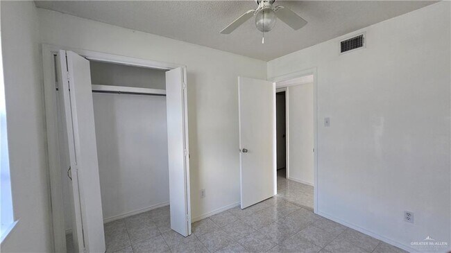 Building Photo - 809 E Azalea Ave