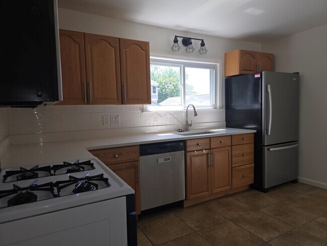 Building Photo - 534 Ardmore Dr