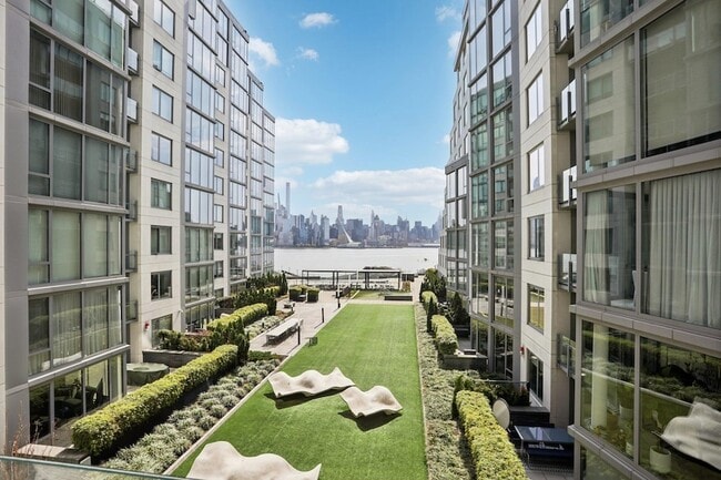 Building Photo - 9 Ave at Port Imperial