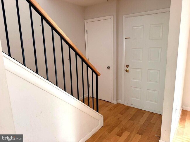 Building Photo - 6062 Hollow Hill Ln
