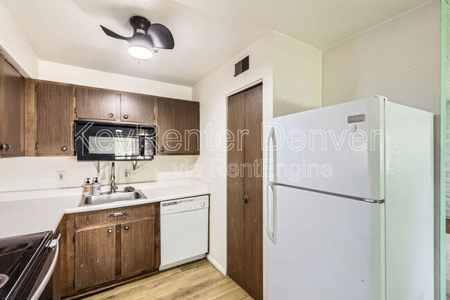 Building Photo - 6800 E Tennessee Ave