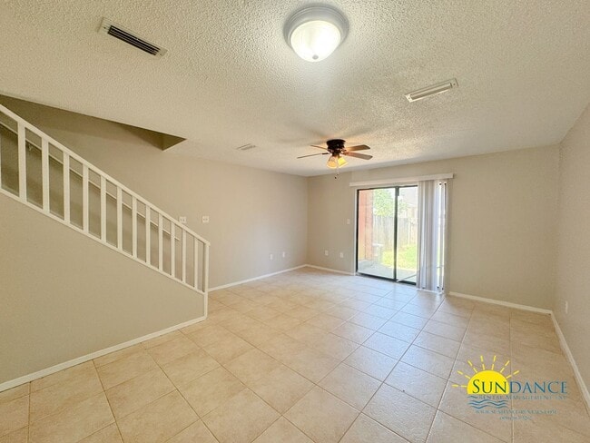 Building Photo - Newly Renovated 2BR/1.5BA Townhouse in For...