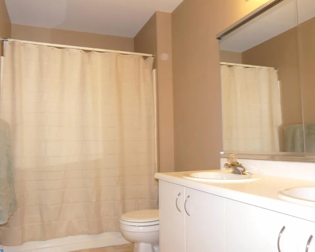 Building Photo - 1104 Barbaras Ct