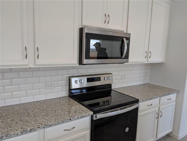 Building Photo - 6705 Routenburn St