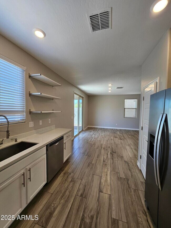 Building Photo - 40537 W Helen Ct