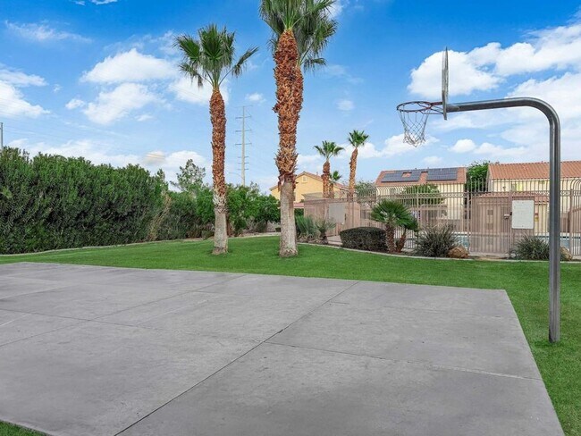 Building Photo - Large 3 bedroom, 2.5 bath house/ New Upgrades