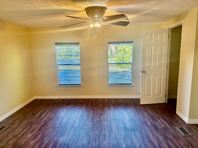 Building Photo - 4635 Johns Cemetery Rd