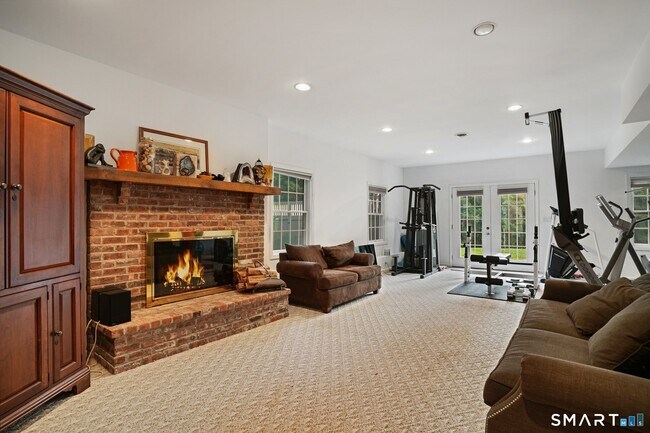 Building Photo - 65 Pine Ridge Rd