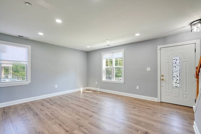 Building Photo - 112 Fox Way