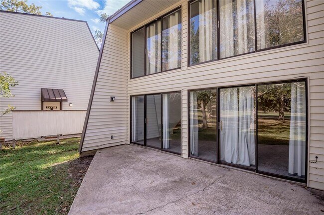Building Photo - 24468 Country Clb Dr