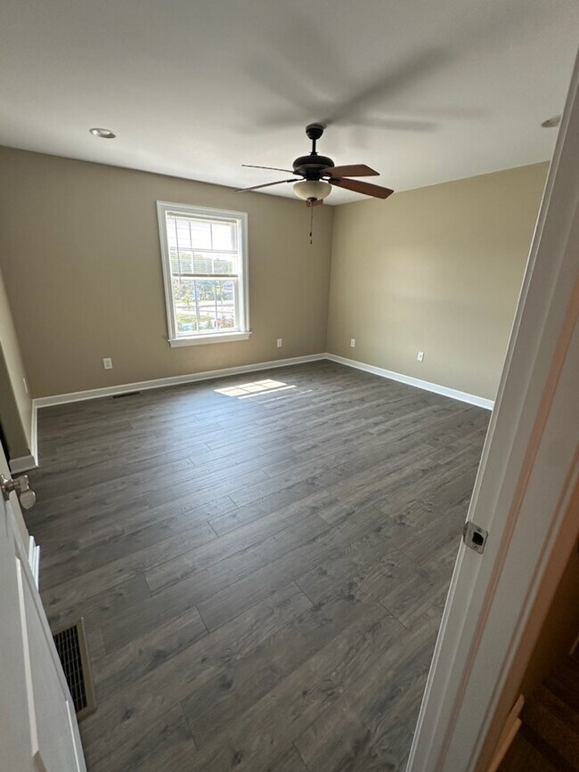 Building Photo - 170 Cortland Dr