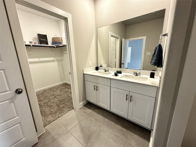 Building Photo - 3113 Moontide Ln