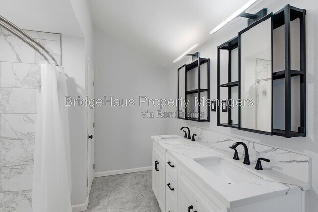 Building Photo - 7328 Tooma St