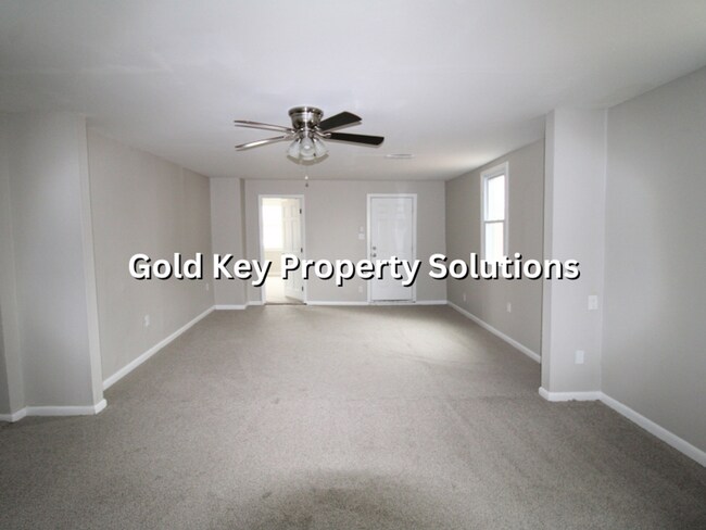 Building Photo - 3 BR 1 BA House with Back Deck and TWO Bonus Rooms! NO CATS (NO SECTION 8)