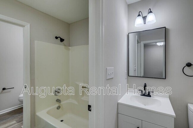 Building Photo - 37 Conifer Ct