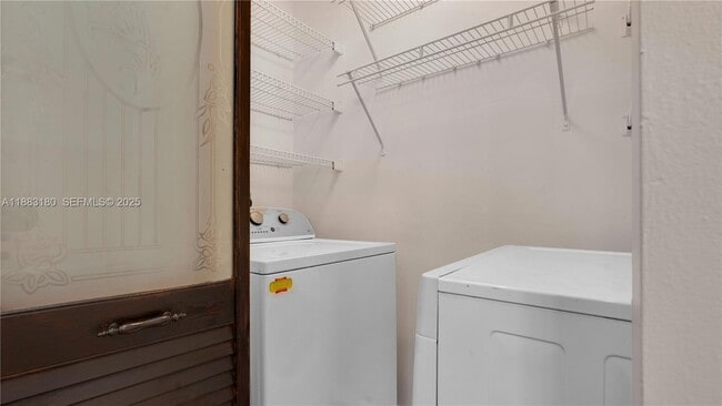 Building Photo - 570 Woodgate Cir