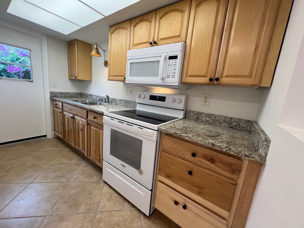 Building Photo - 710 Bayou Ave