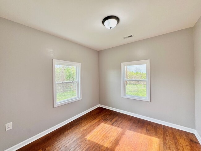 Building Photo - Home at Last! -2 Additional Bonus Rooms