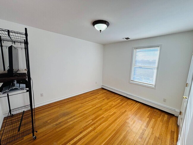 Building Photo - 6 3rd St