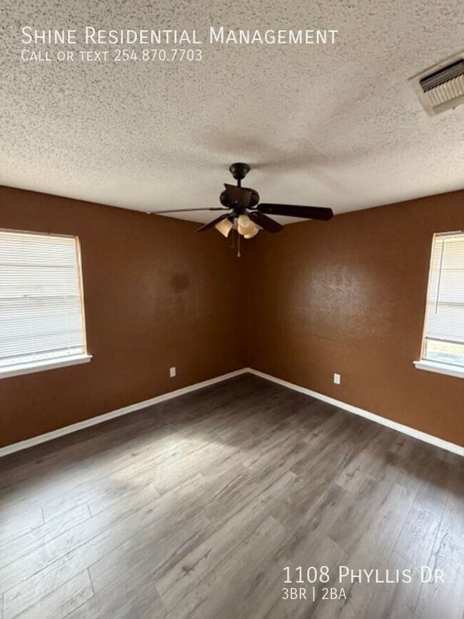 Building Photo - 1108 Phyllis Dr