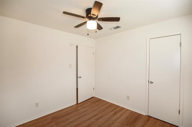 Building Photo - 914 Avenue G