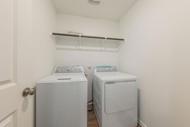 Building Photo - 602 Waterway Ave