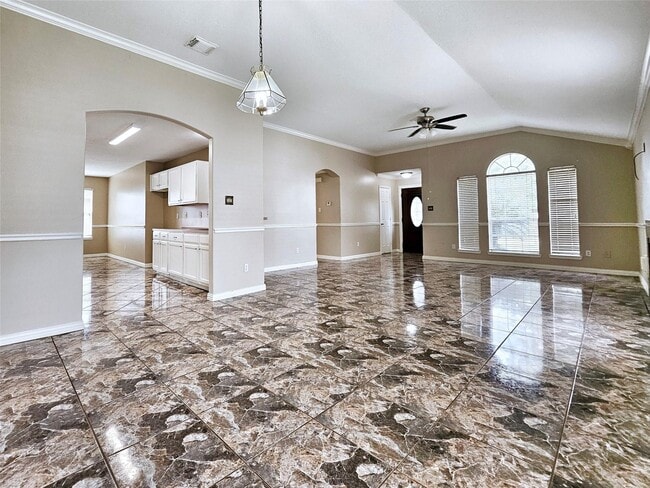 Building Photo - 16611 Creek Trail