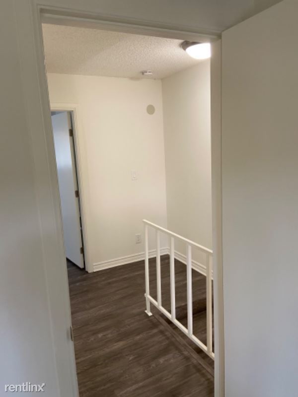Building Photo - 420 N Loara St
