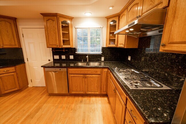 Building Photo - Large updated home in San Mateo Village!