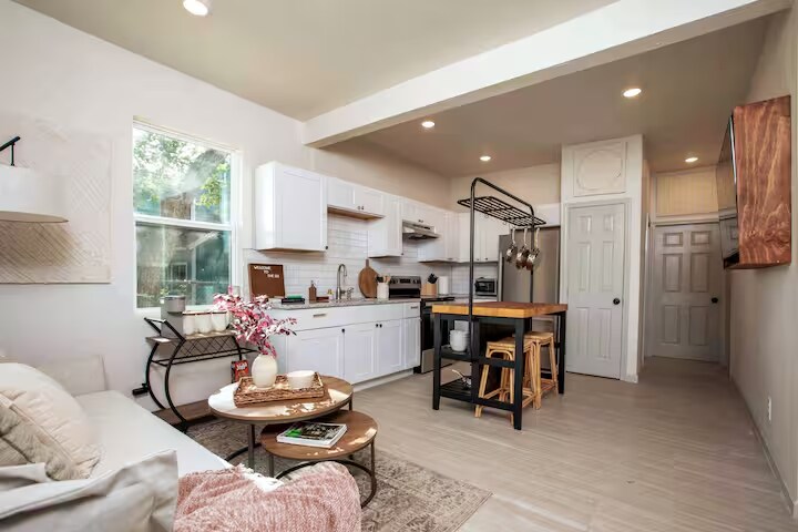 Building Photo - 647 Hammond Ave