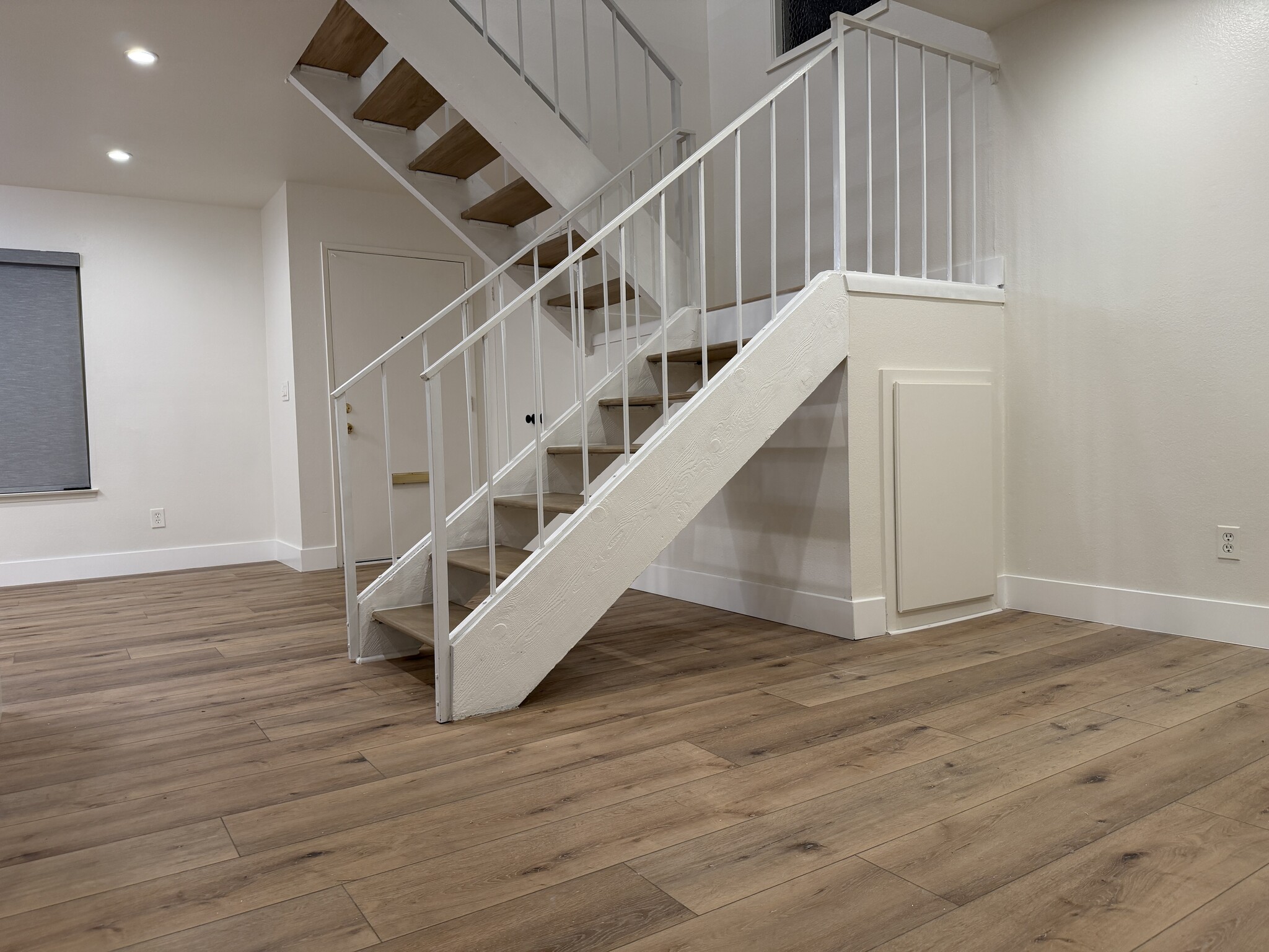 Building Photo - 3832 Chelsea Dr