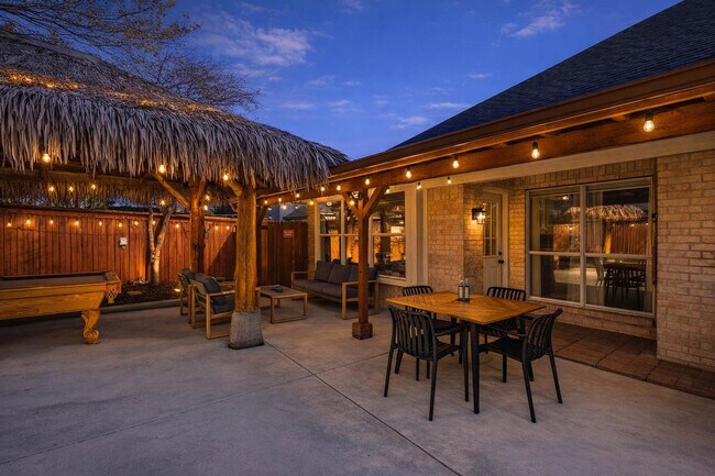 Building Photo - 324 Woodcrest Dr