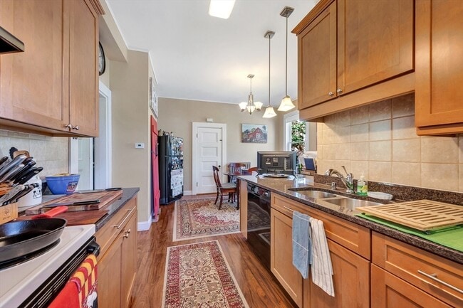 Building Photo - 56 Warren Ave